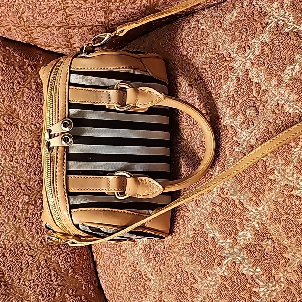 Henri Bendel Centennial Barrel Two-Way Satchel w/ Mirror - Picture 6 of 17